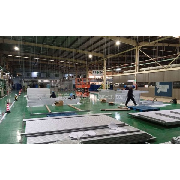 江蘇哪家圍欄框架是使用工業(yè)鋁型材的，鋁型材制作的好處有哪些好處呢