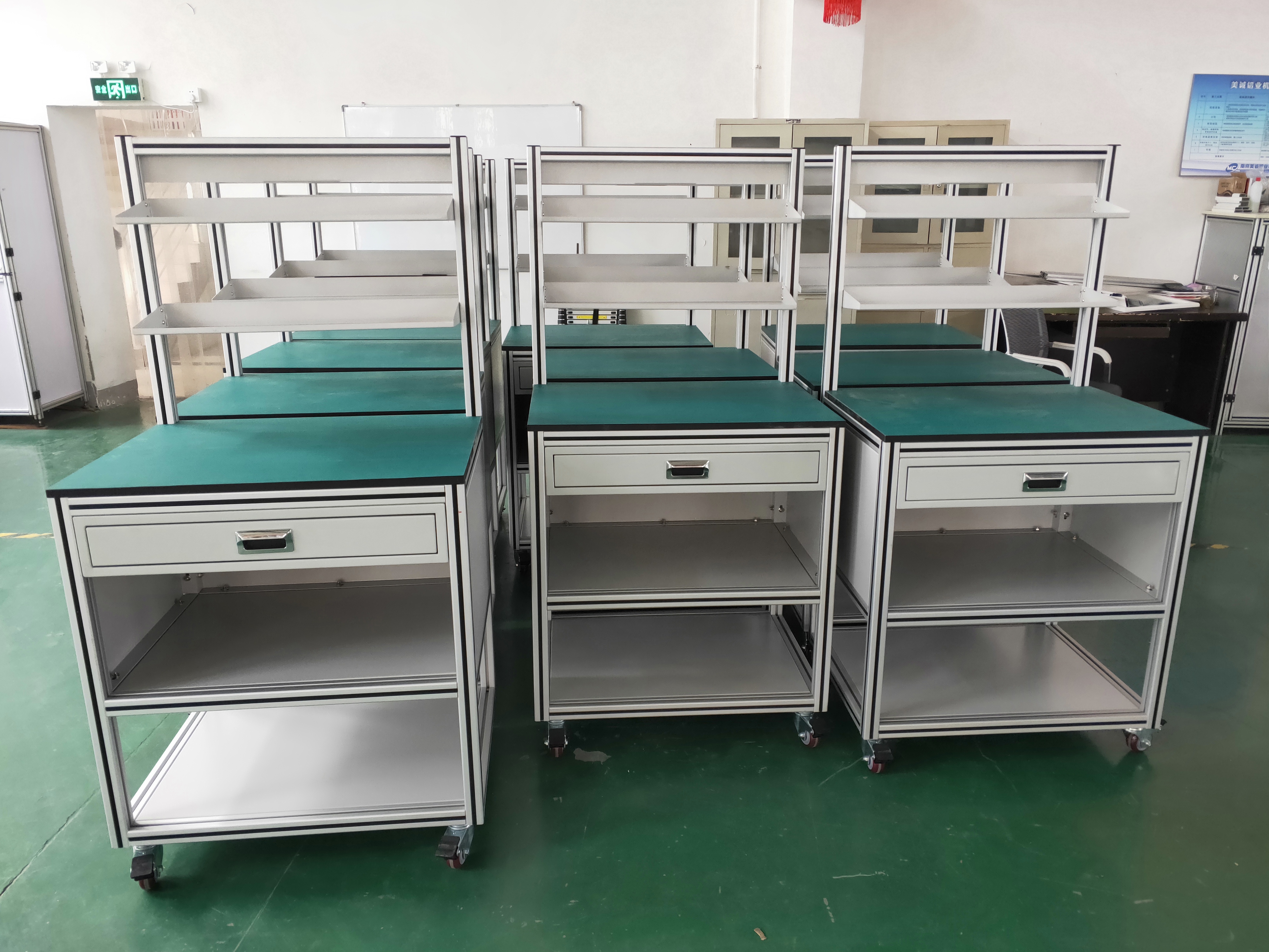 有多少廠家可以制作出防靜電操作臺(tái)？